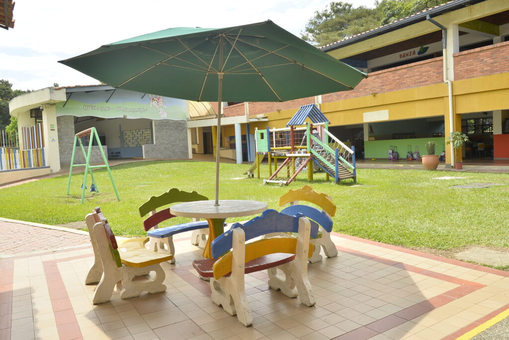 Ambientes educativos y aulas en el Colegio Franciscano Pío XII