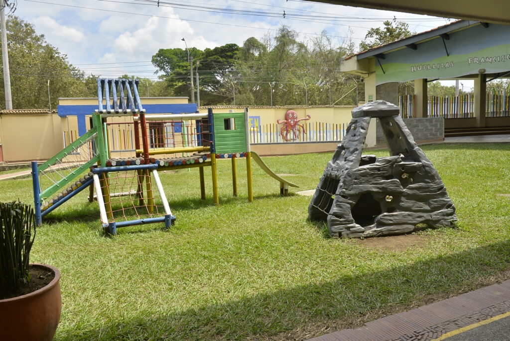 Zonas verdes y áreas recreativas en el Colegio Franciscano Pío XII