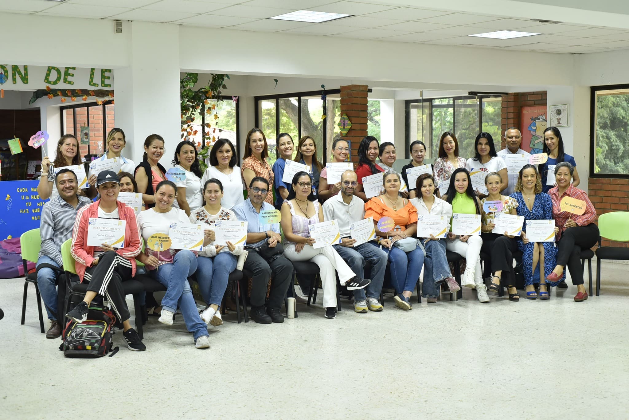 En este momento estás viendo Clausura de la Escuela de Padres «Top 10»