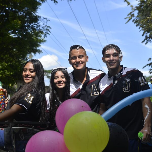 Bienvenida a nuestra prom 68