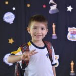 La primera foto grupal de estudiantes en su nuevo año escolar.